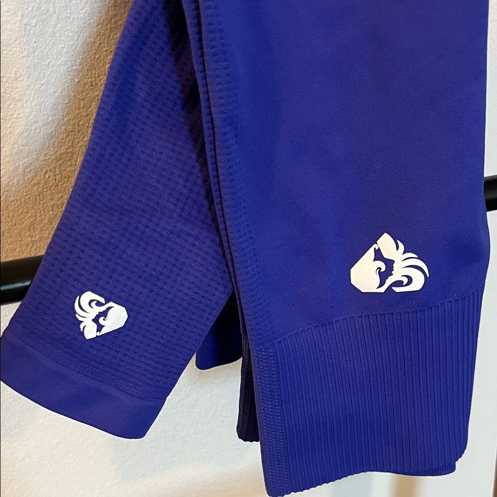 Women's Bright Purple Seamless Performance Leggings with Subtle Logo